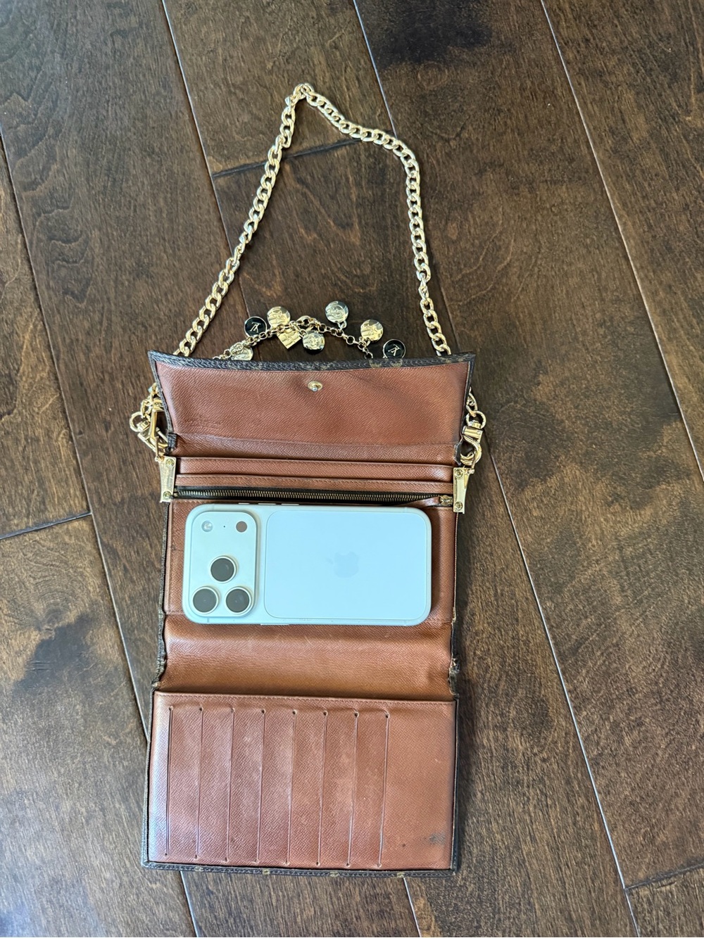 Authentic Louis Vuitton wallet converted into purse on chain - Picture 13 of 14